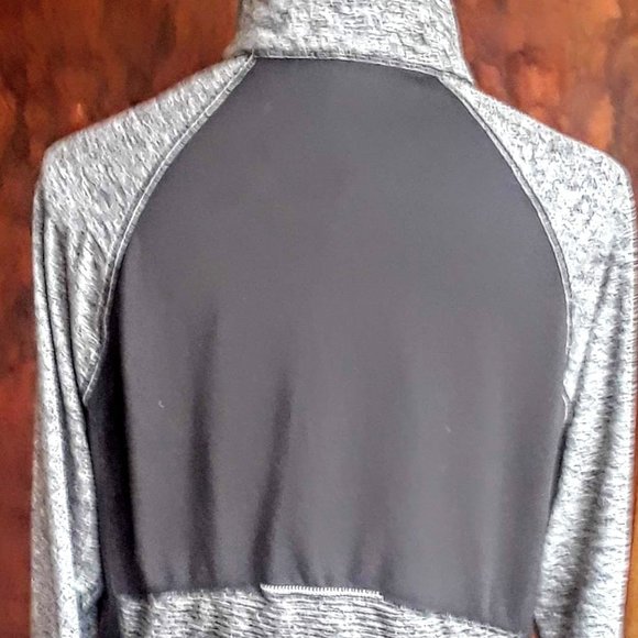 L.L. Bean  Essential Performance  size L - Picture 2 of 7